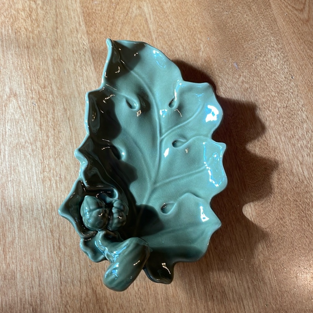 BNWOT ceramic green leaf tray